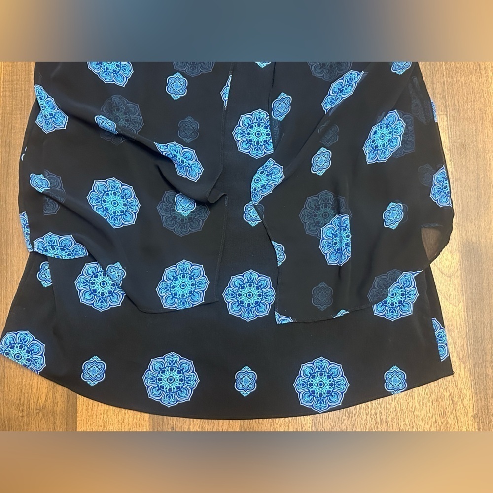 Dana Buchman Black and Blue Short Sleeve Boxy Blouse - Picture 4 of 10